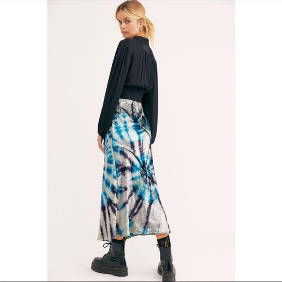 FREE PEOPLE | Serious Swagger Velvet Midi Elastic Waist Skirt Women’s Size Small - Picture 3 of 11